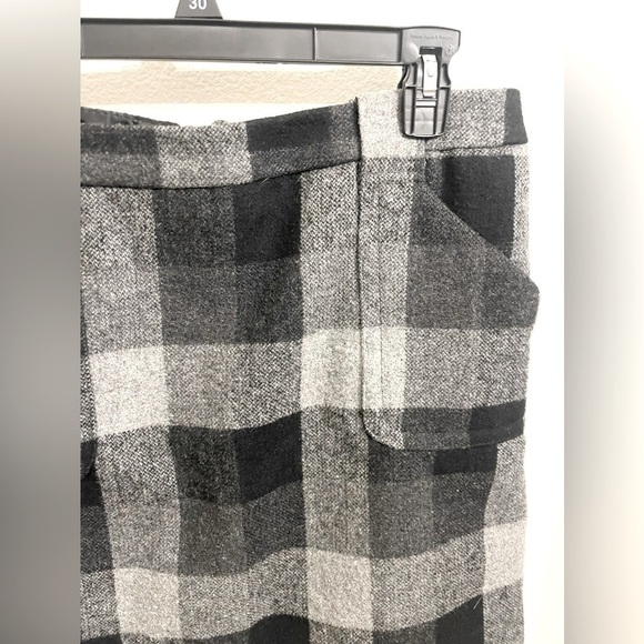 Liz Claiborne Plaid Mini Skirt Size 8 Black Gray Front Patch Pockets Lined Short - Picture 3 of 7